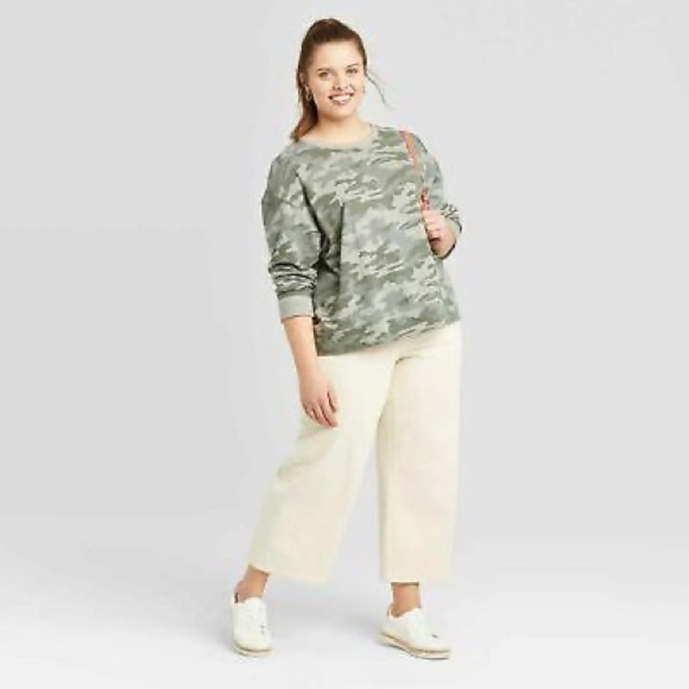 Universal Thread Goods co. Camouflage Sweater Size S